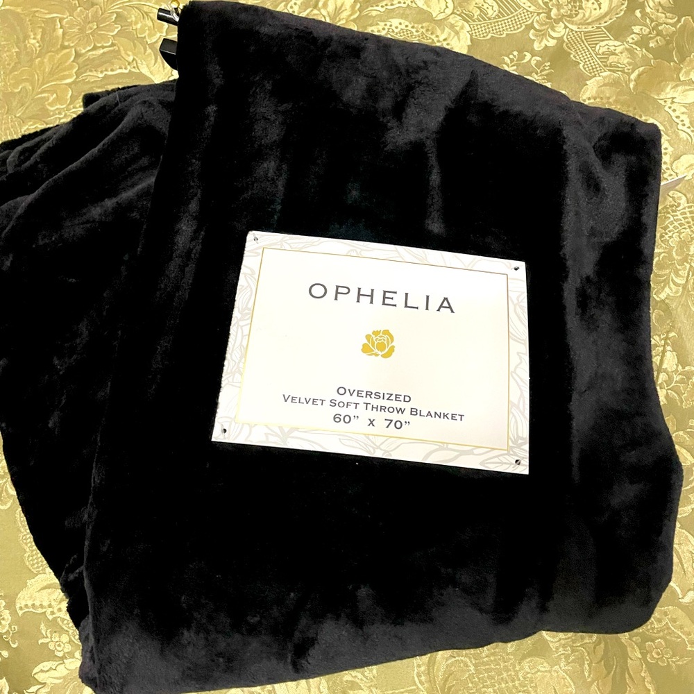 Ophelia Oversized black throw blanket